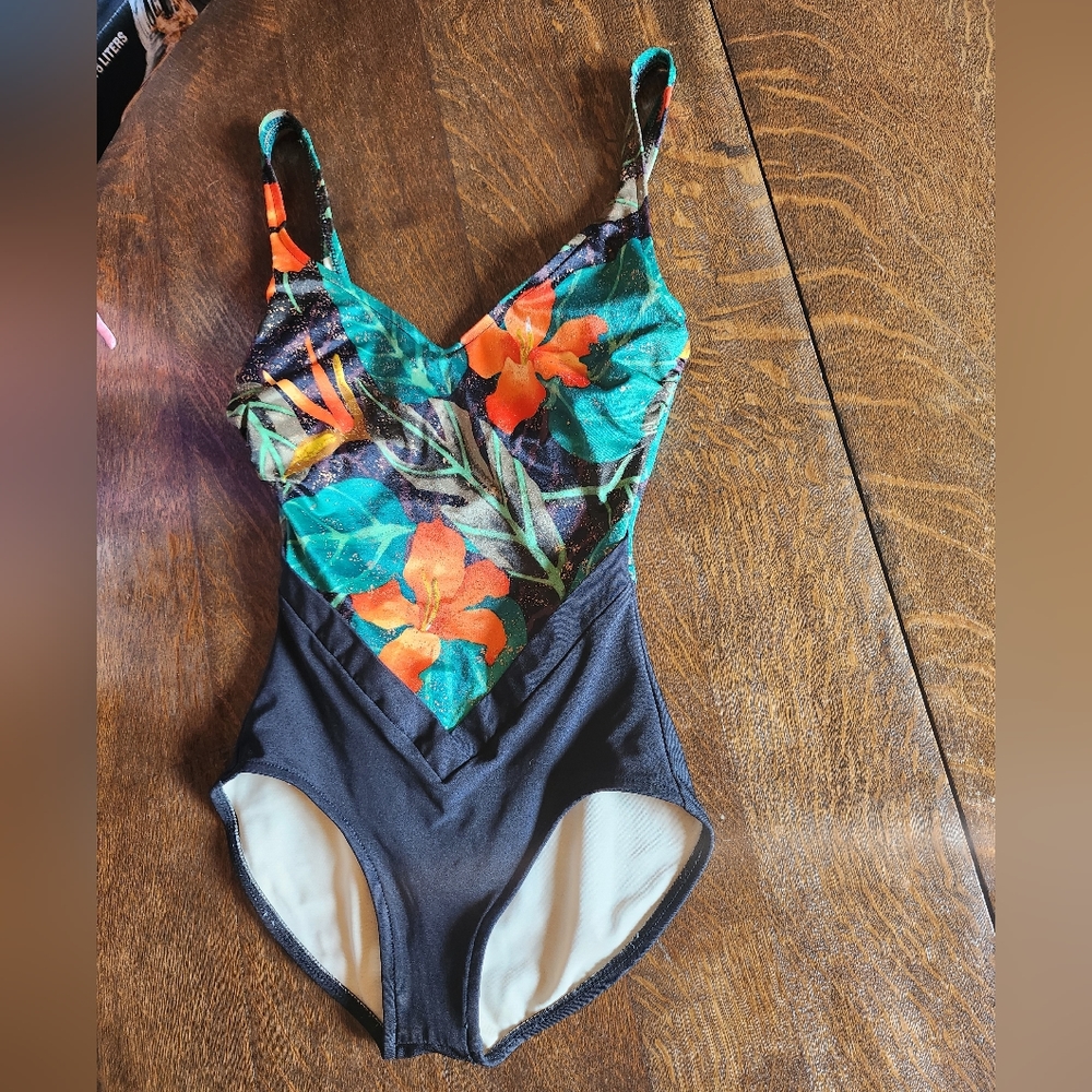 Vintage The Slim Suit Size 8 Made in USA Floral One Piece Bathing Suit Swim Suit
